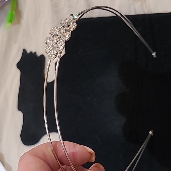 Rhinestone Headband Silver Very Sparkly - Picture 5 of 6